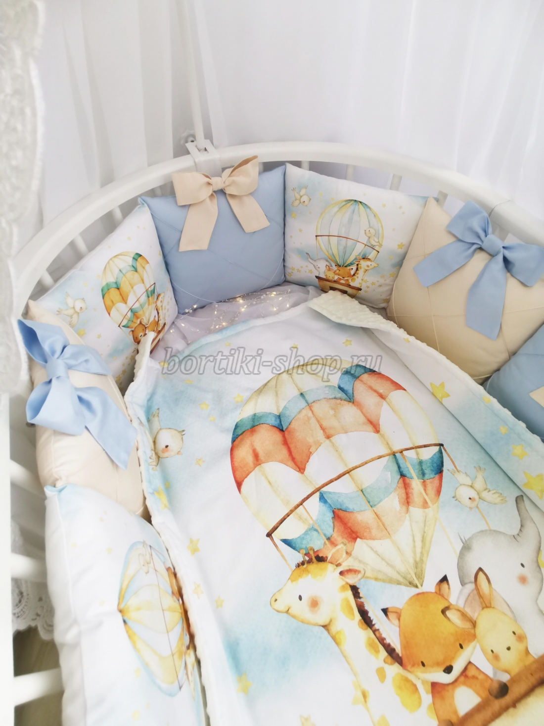 Комплект в детскую кроватку " Животные на воздушном шаре"