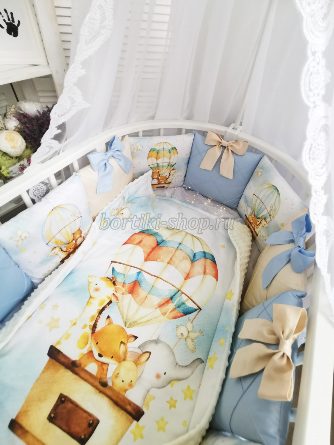 Комплект в детскую кроватку " Животные на воздушном шаре"